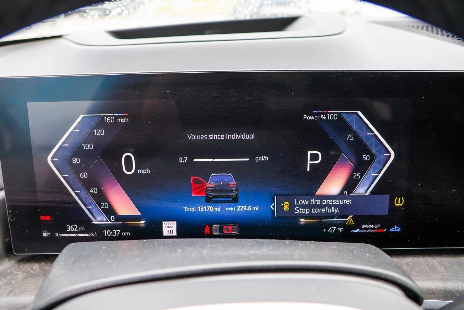 2025 BMW X7 - Image 15