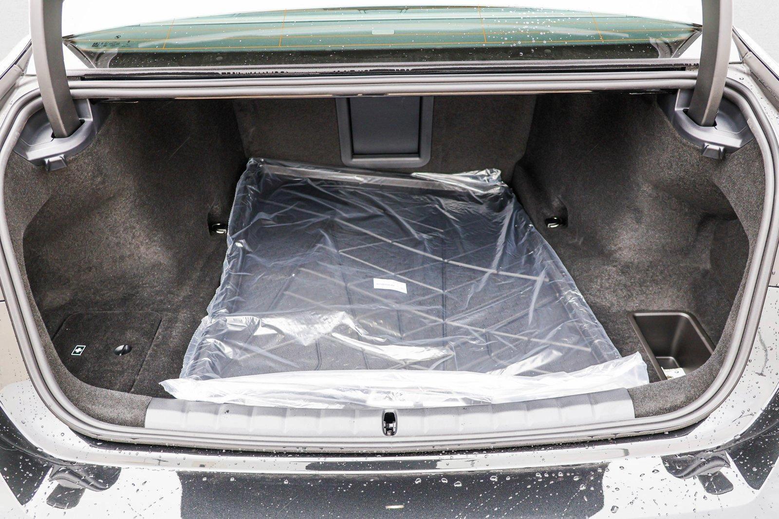 2025 BMW 7 Series 740i - Photo 23