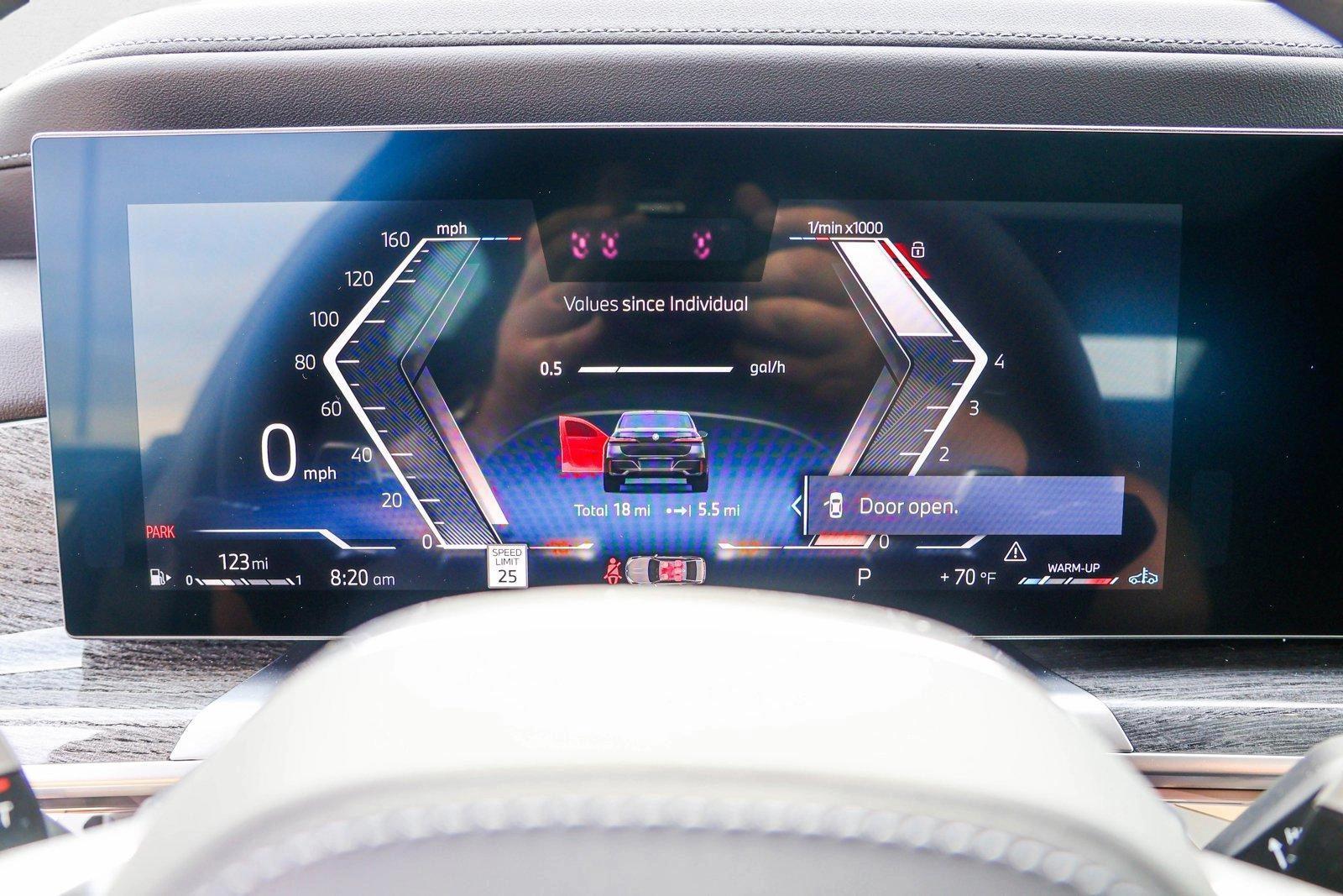2025 BMW 7 Series 760i - Photo 14