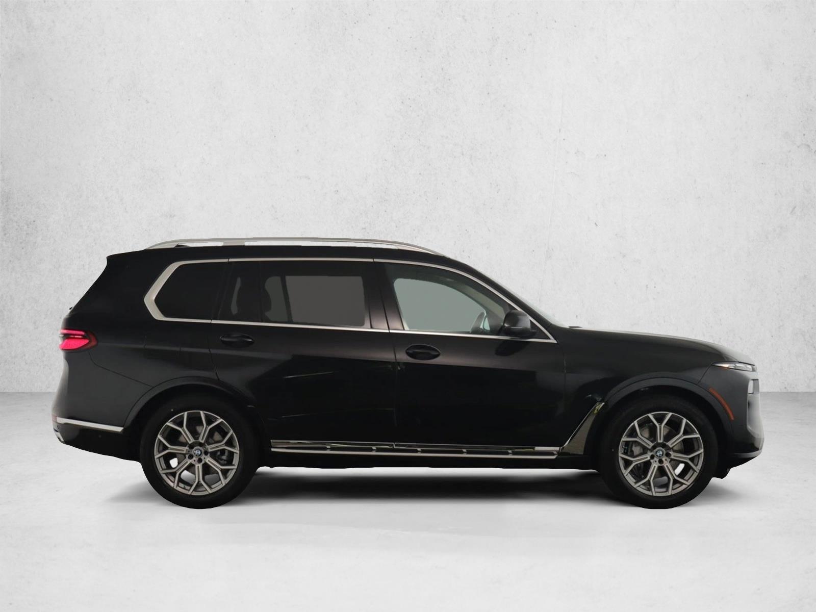 2025 BMW X7 - Image 4