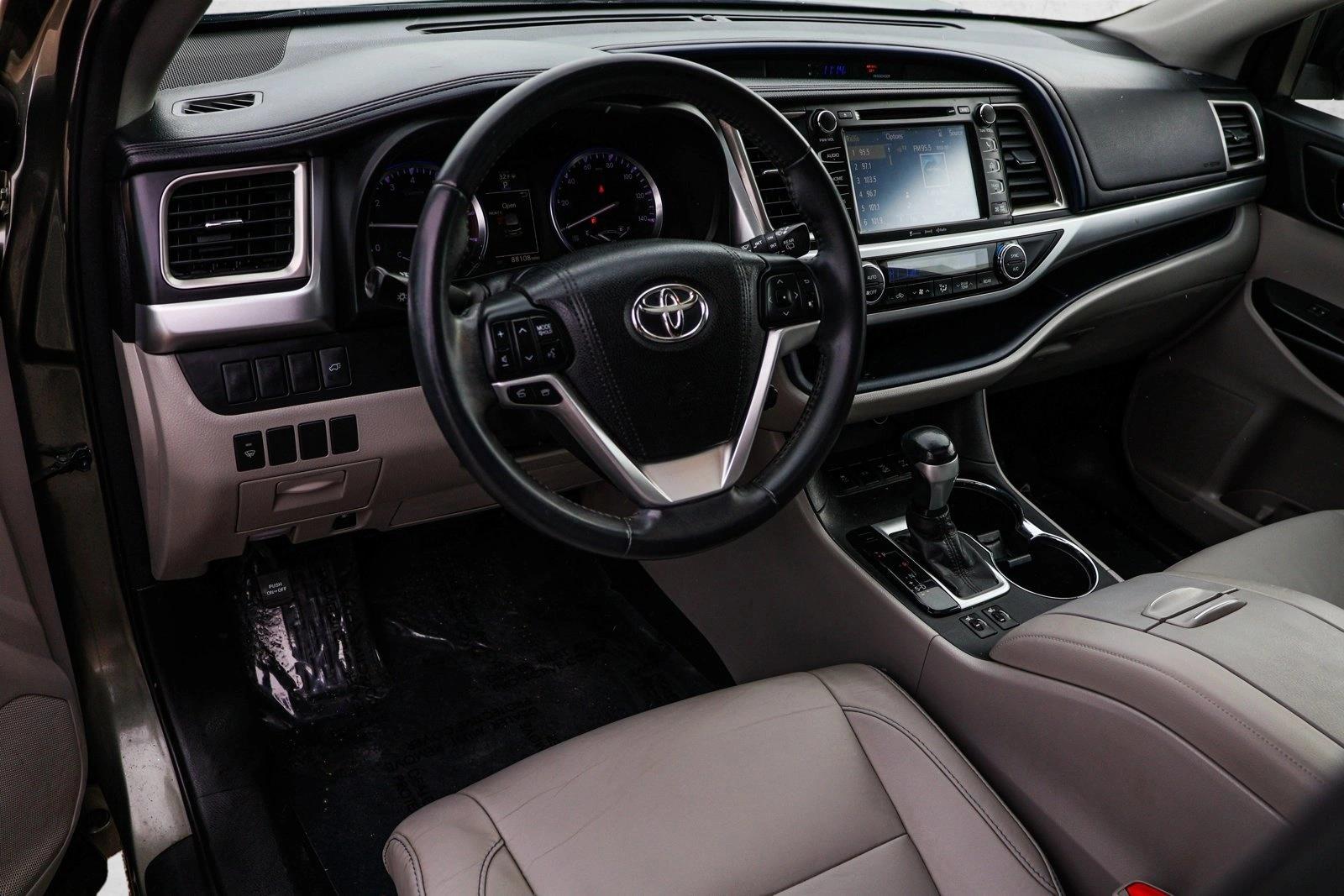 2016 TOYOTA HIGHLANDER - Image 10