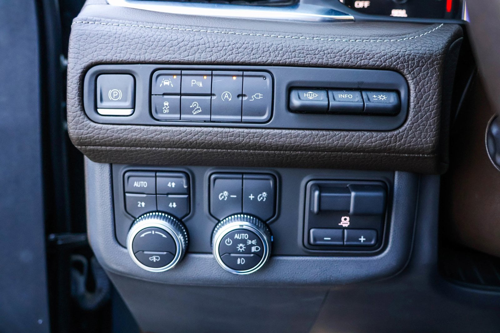 2021 GMC YUKON - Image 13