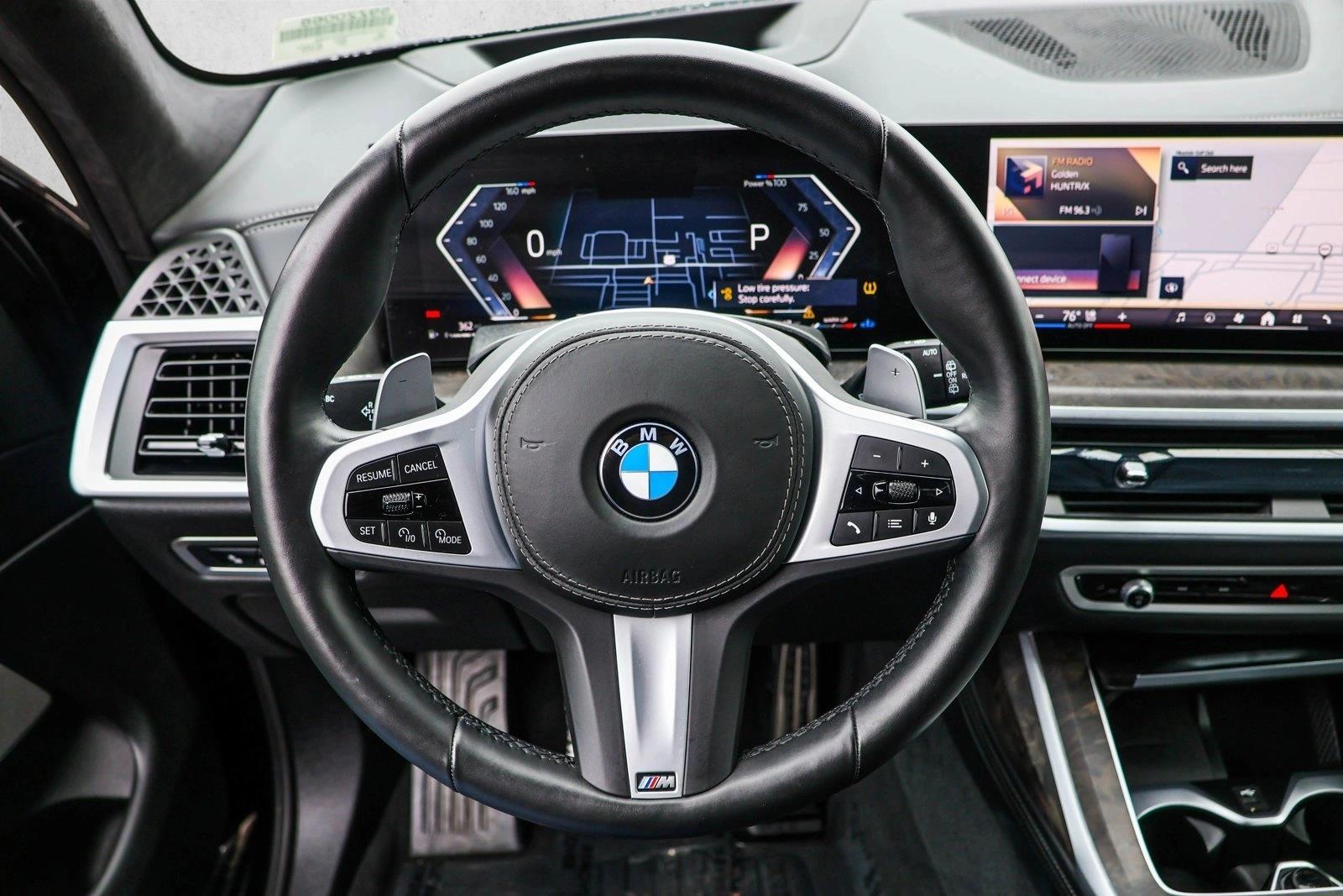 2025 BMW X7 - Image 13