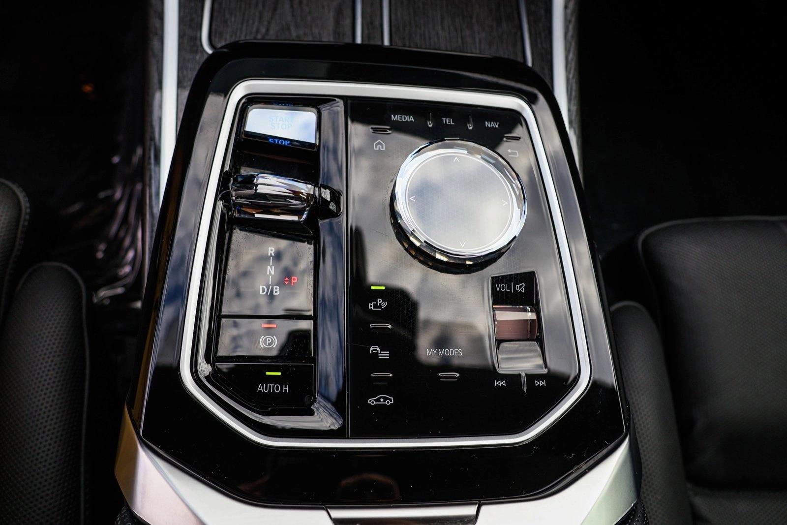 2024 BMW I7 - Image 21