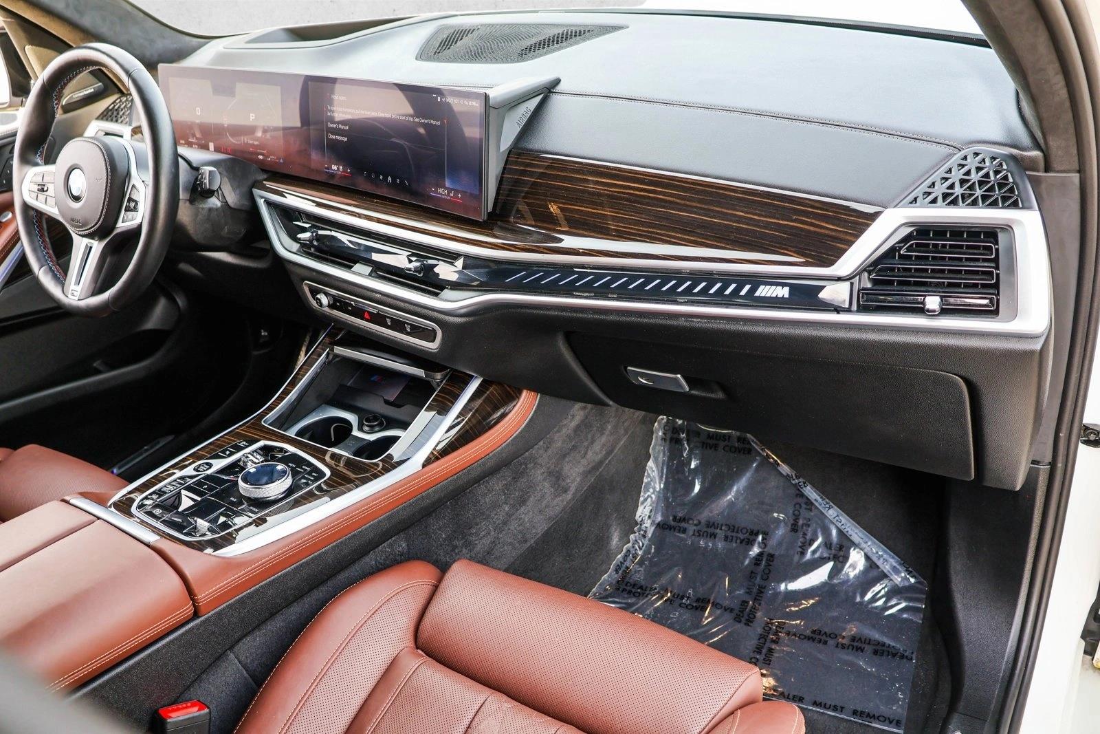 2025 BMW X7 - Image 27