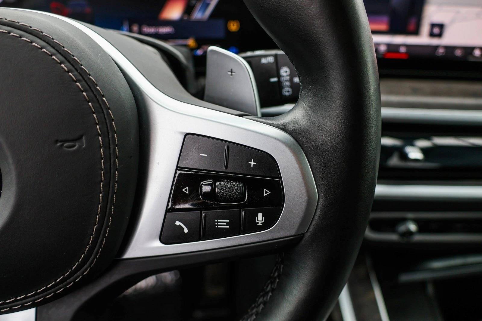 2025 BMW X7 - Image 16