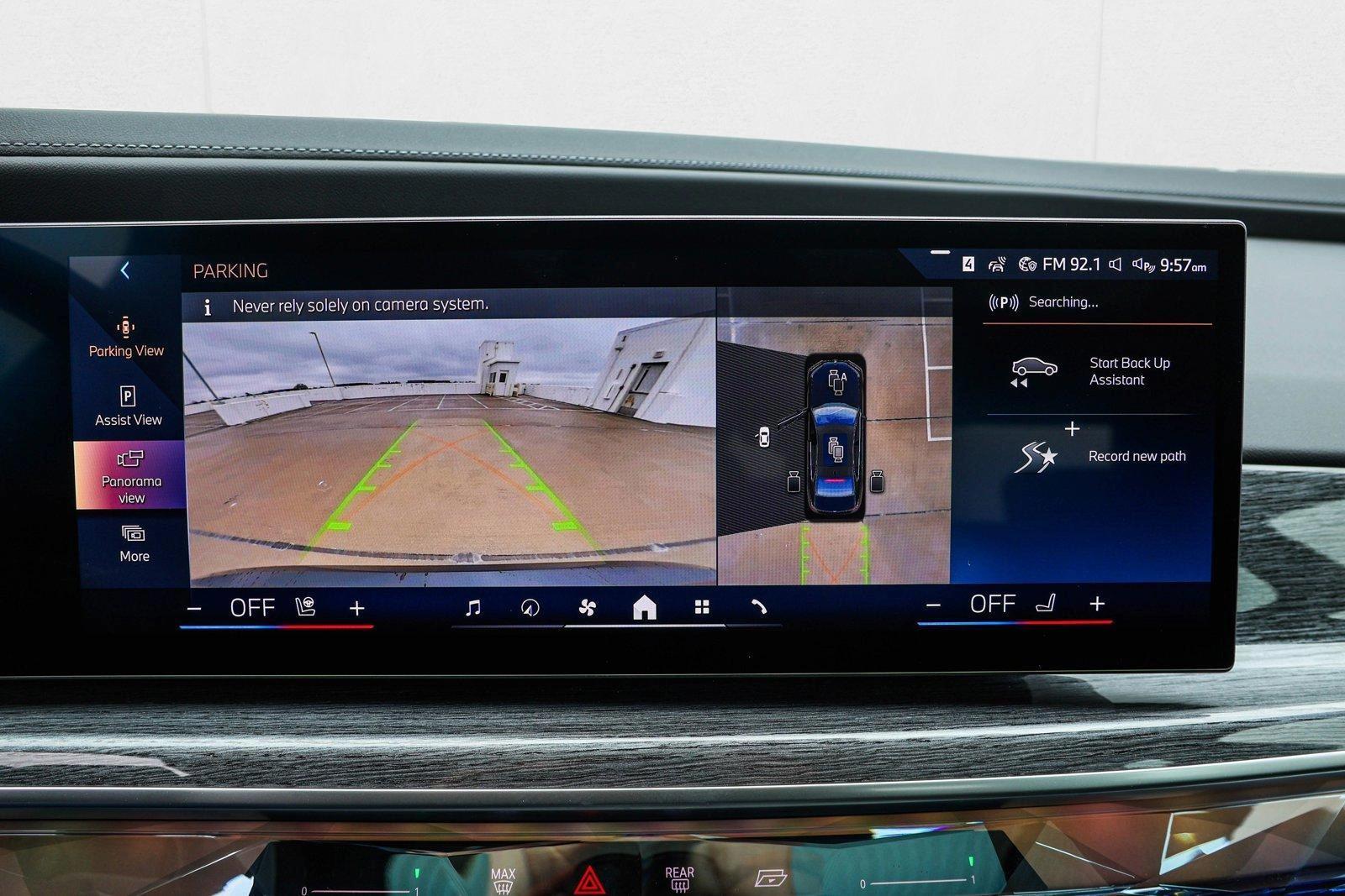 2025 BMW i7 50 - Photo 17