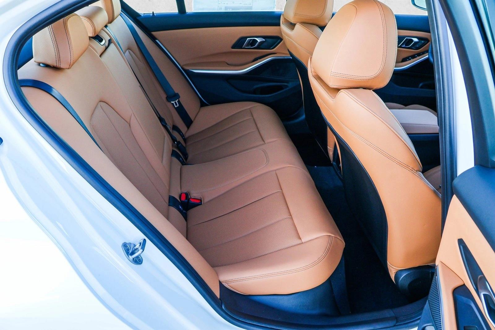 2025 BMW 330I - Image 25