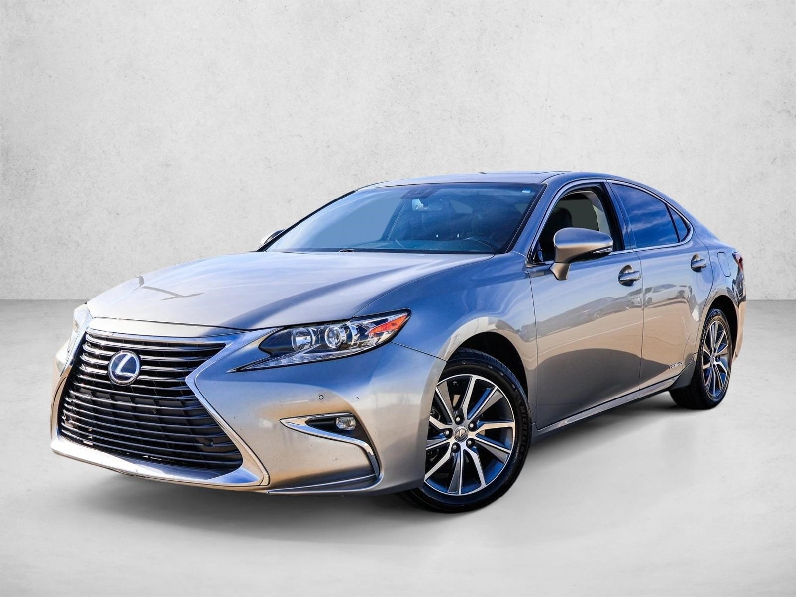 2016 Lexus ES 350 300h's photo