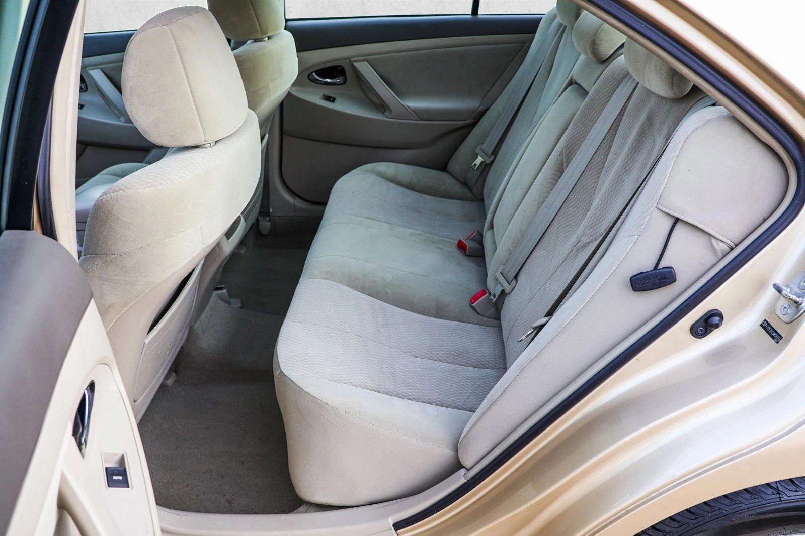 2010 TOYOTA CAMRY - Image 20