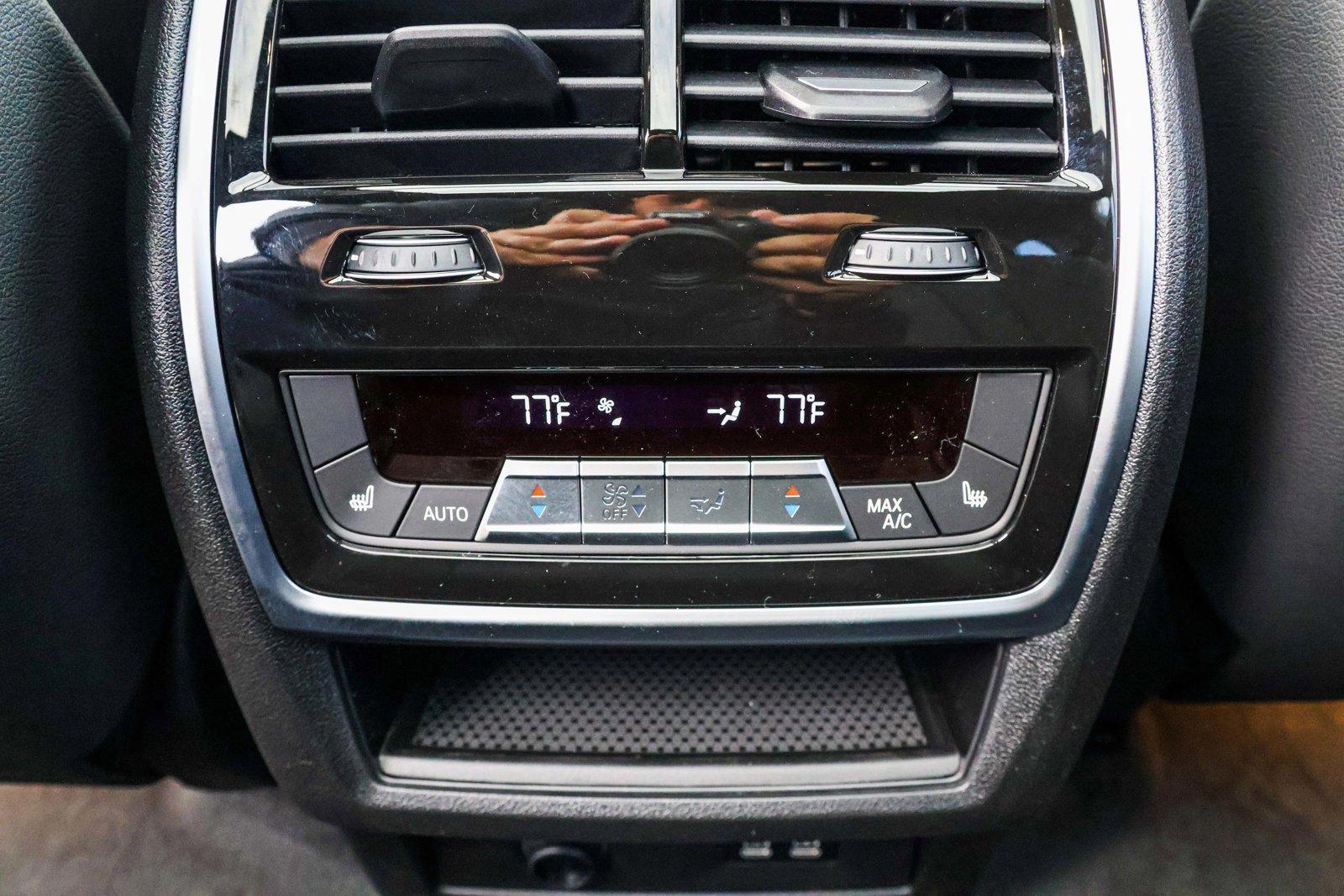 2025 BMW X7 - Image 23