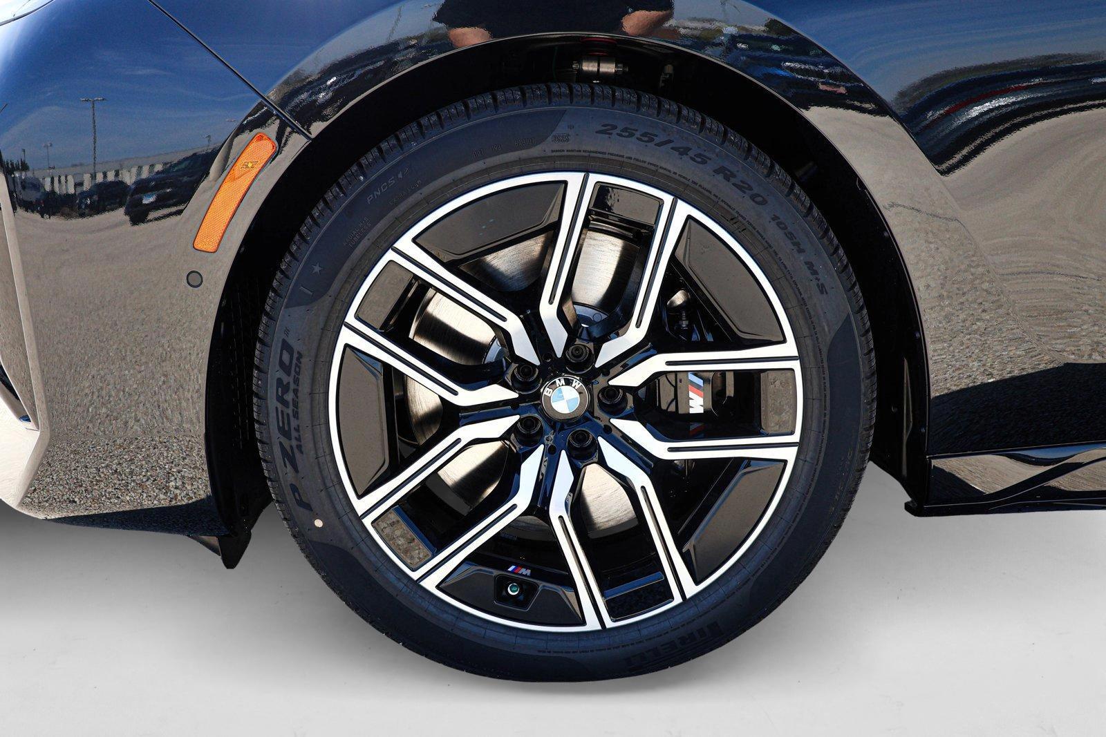 2025 BMW 7 Series 760i - Photo 9