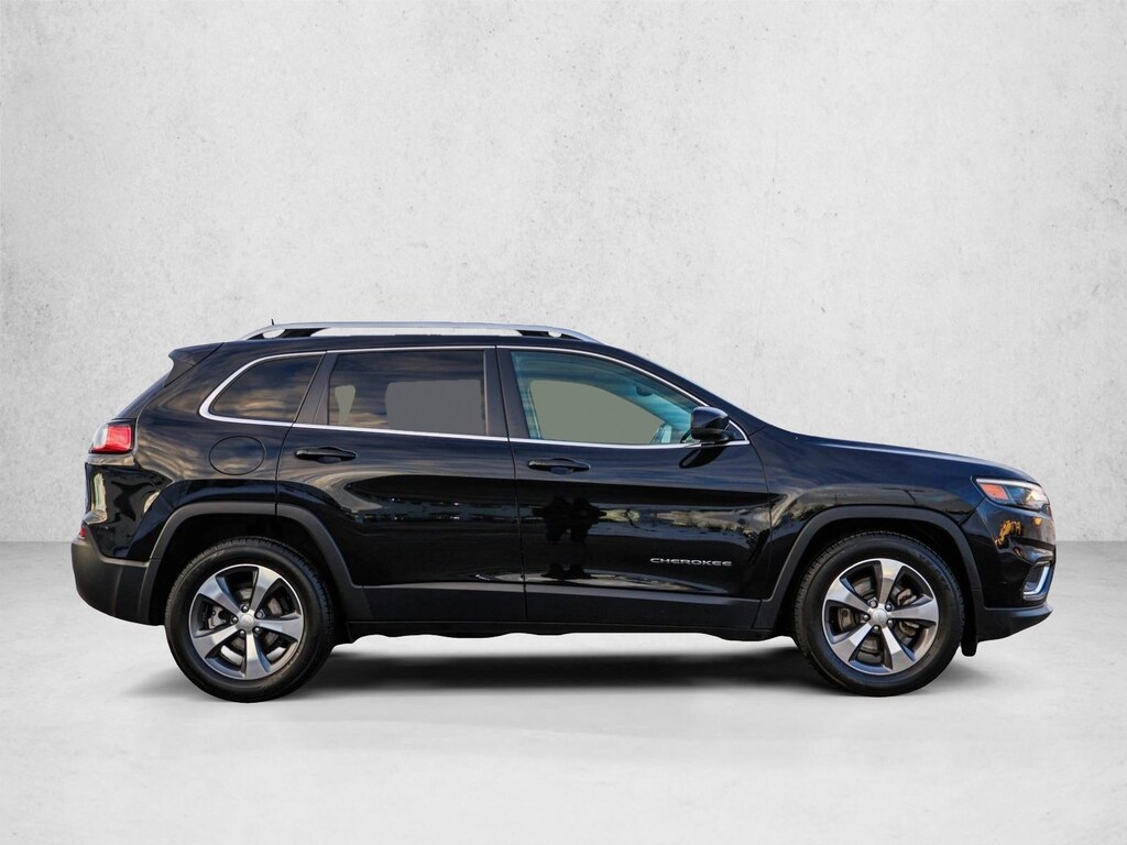 Used 2019 Jeep Cherokee Limited FWD SUV
