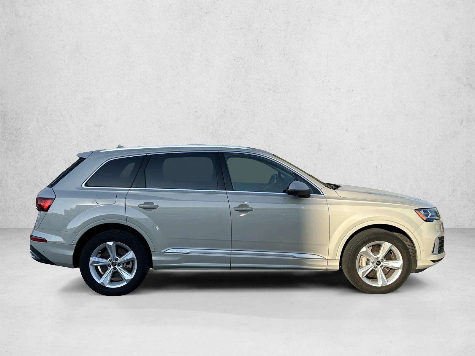 2023 Audi Q7 45 Premium photo 4