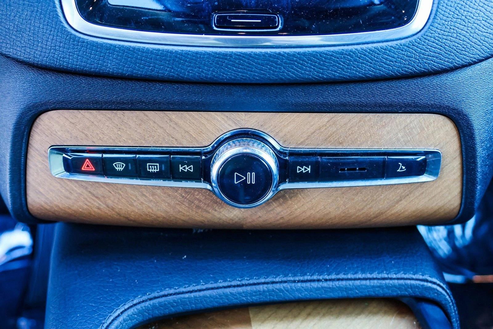 2022 VOLVO XC90 - Image 21