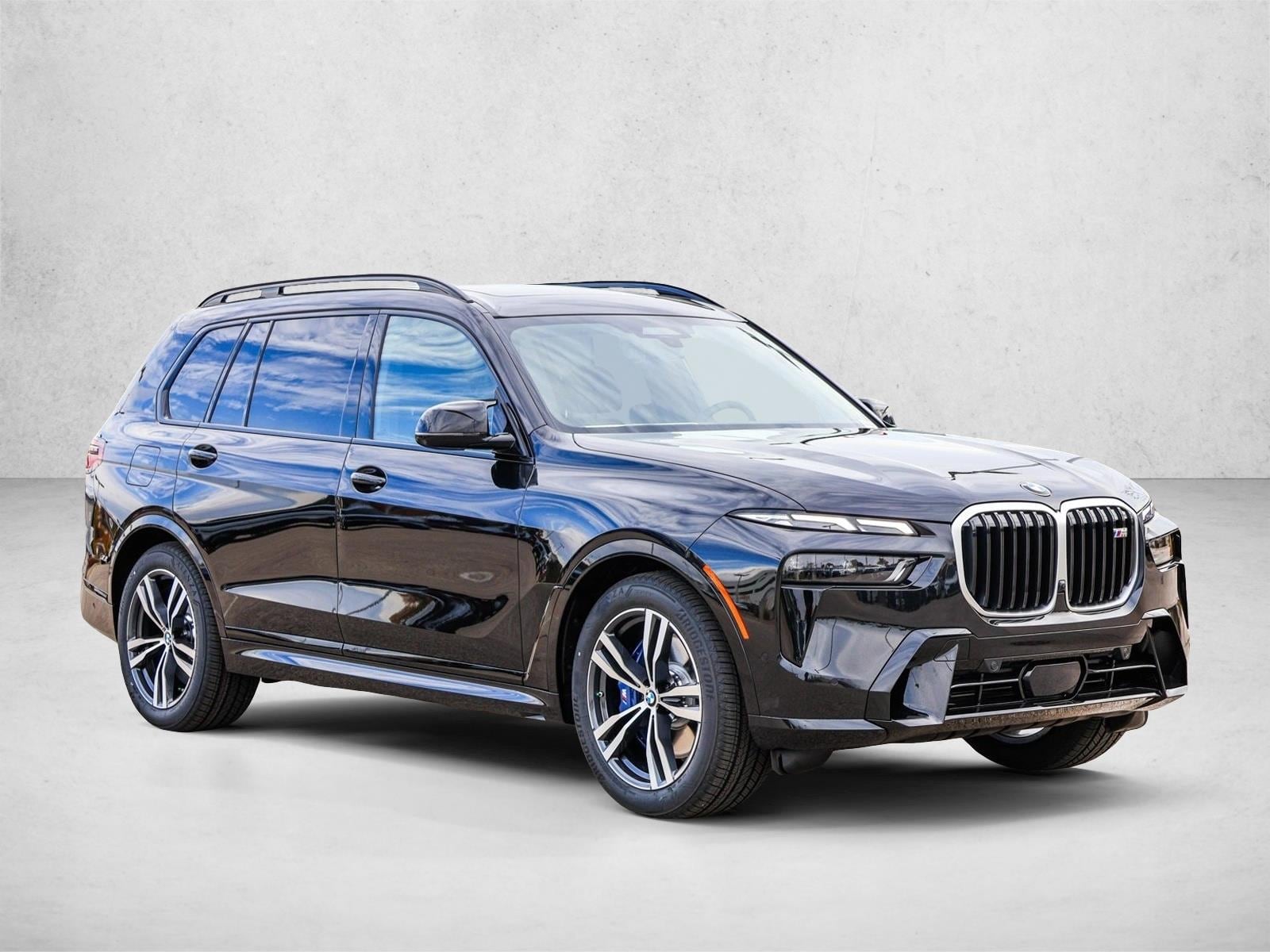 2025 BMW X7 - Image 3