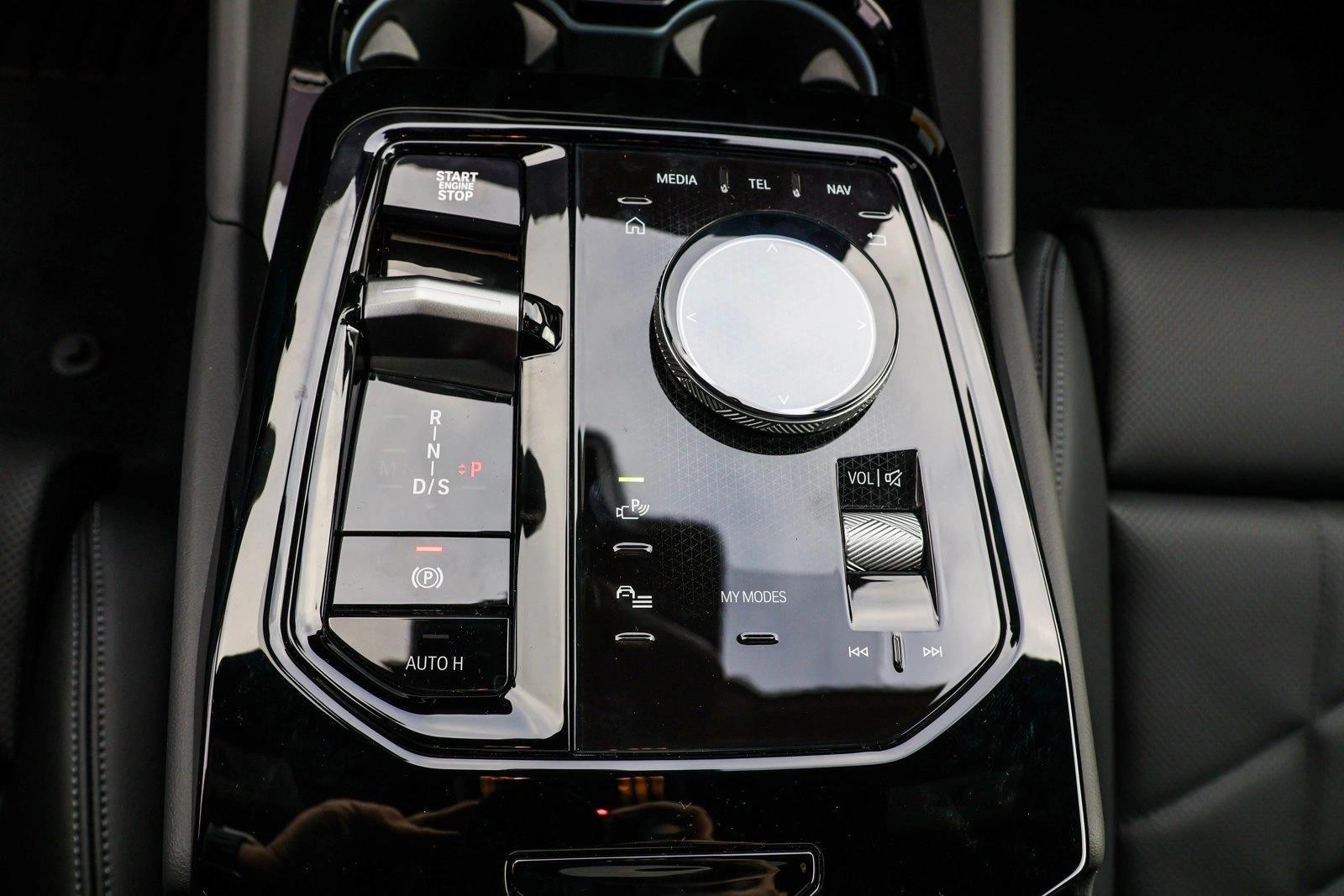 2025 BMW 530I - Image 18