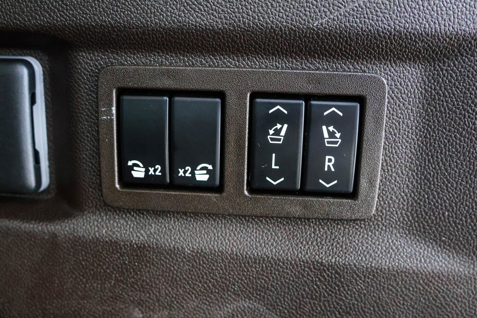 2021 GMC YUKON - Image 28