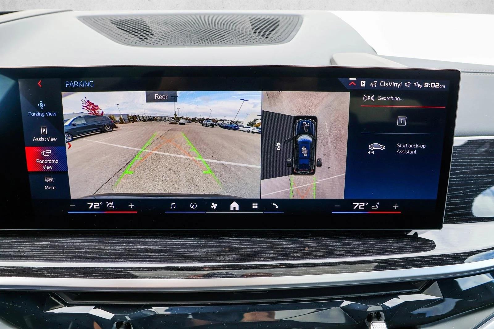 2025 BMW X7 - Image 18