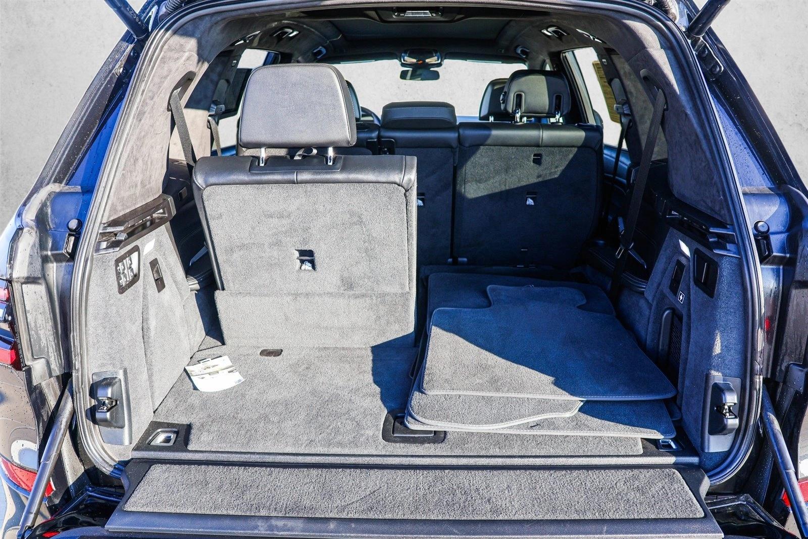 2025 BMW X7 - Image 26