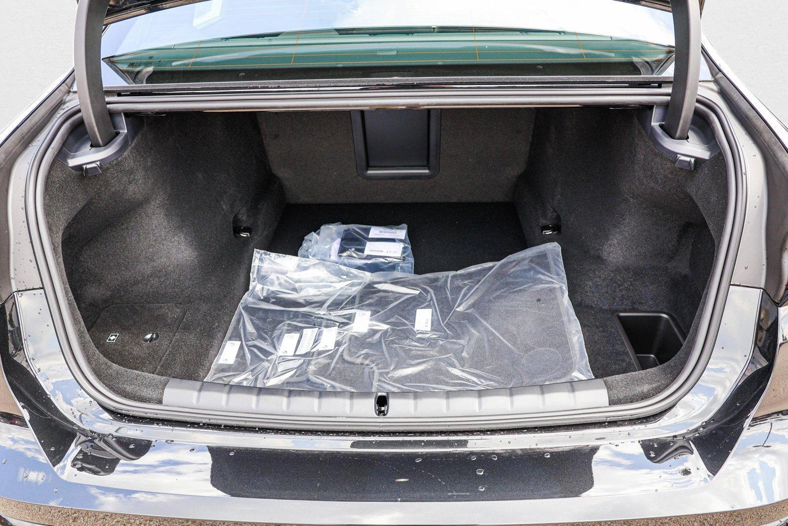 2025 BMW 7 Series 760i - Photo 23