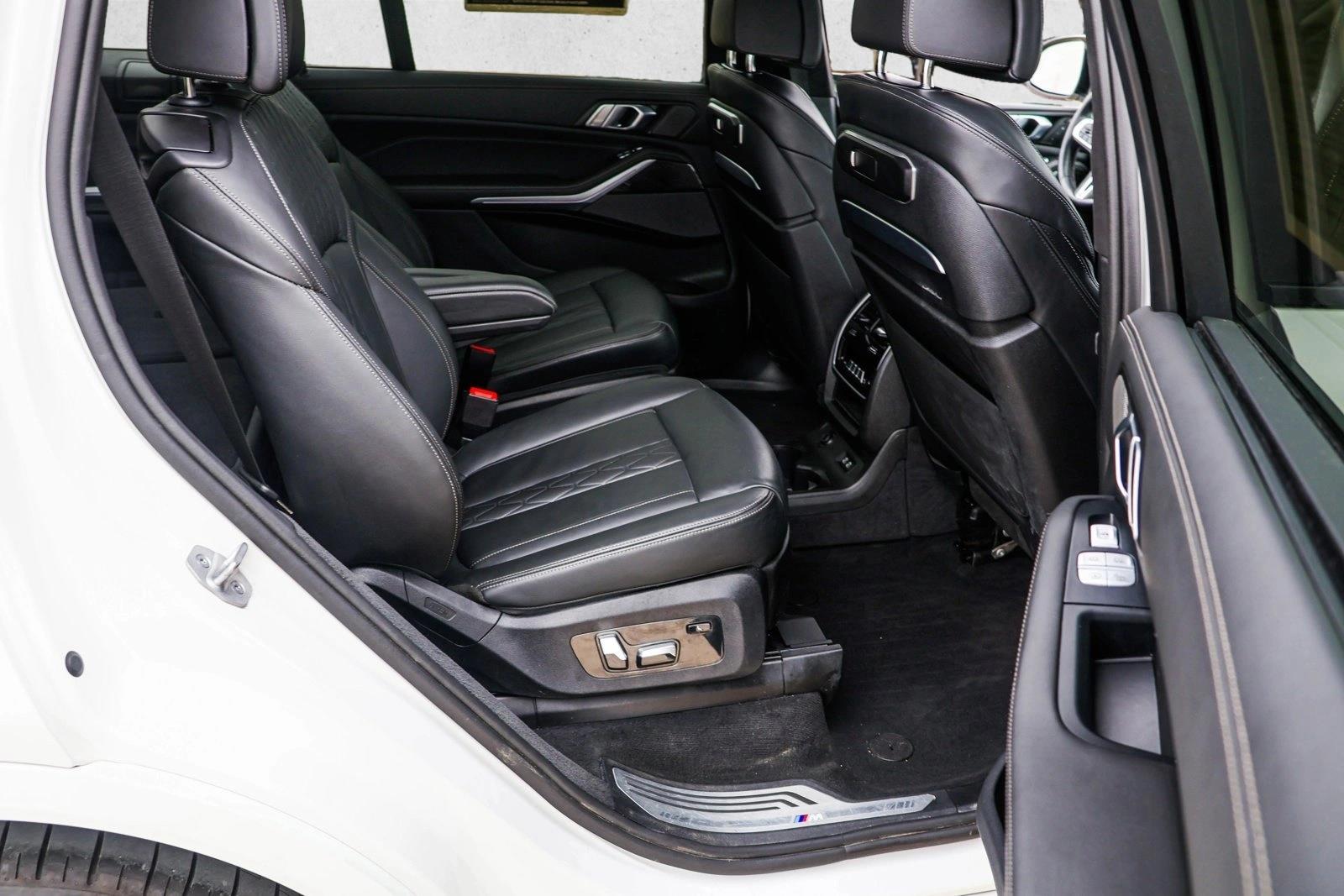 2025 BMW X7 - Image 25