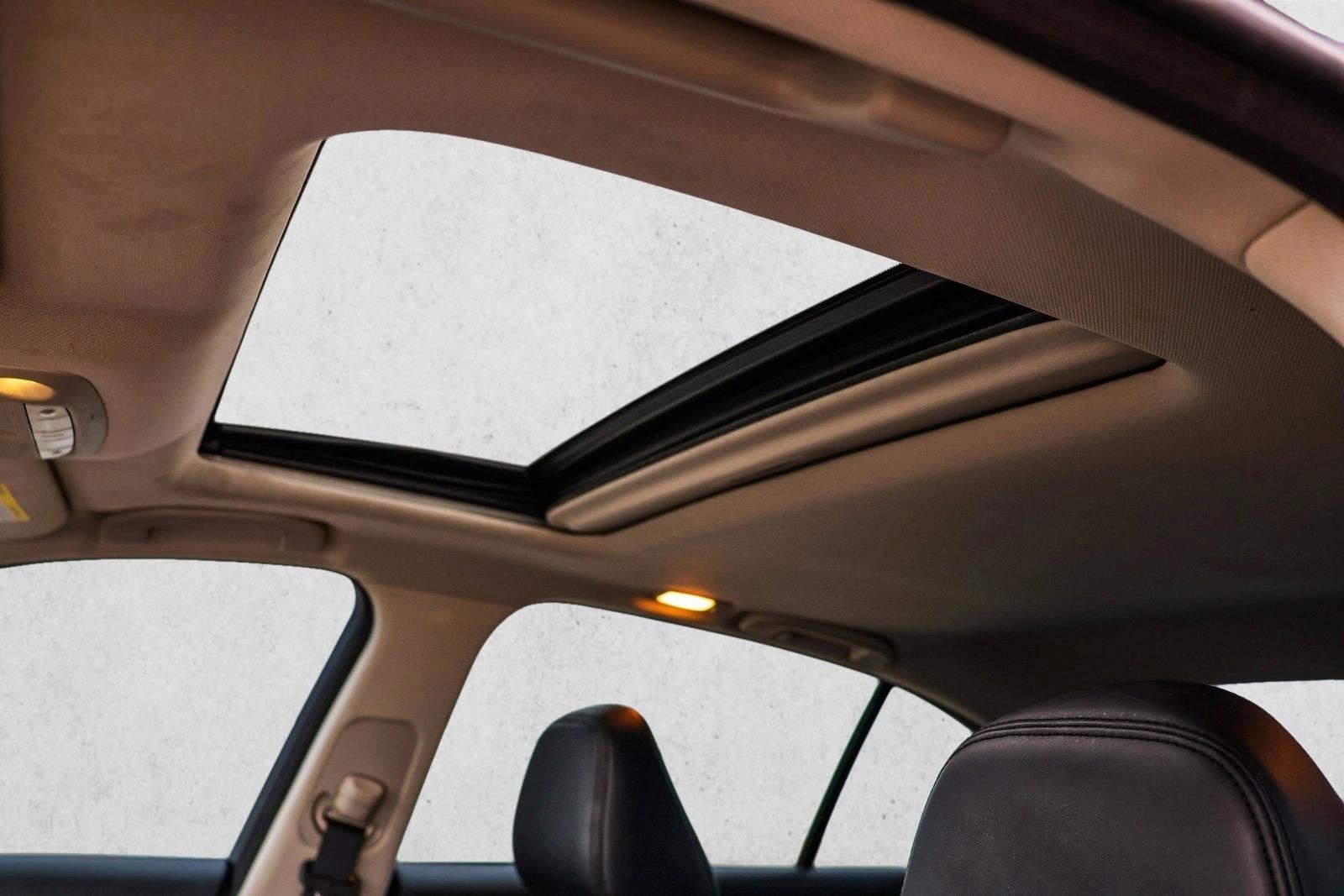 2015 INFINITI Q50 - Image 11