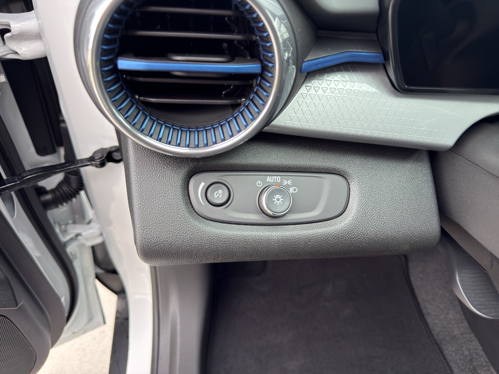 2026 Chevrolet Trax LT - Photo 14