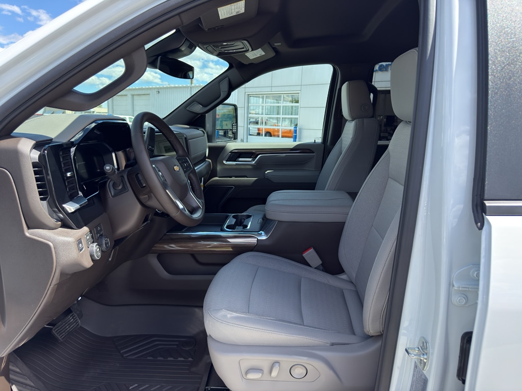 2026 Chevrolet Silverado 3500HD LT - Photo 11