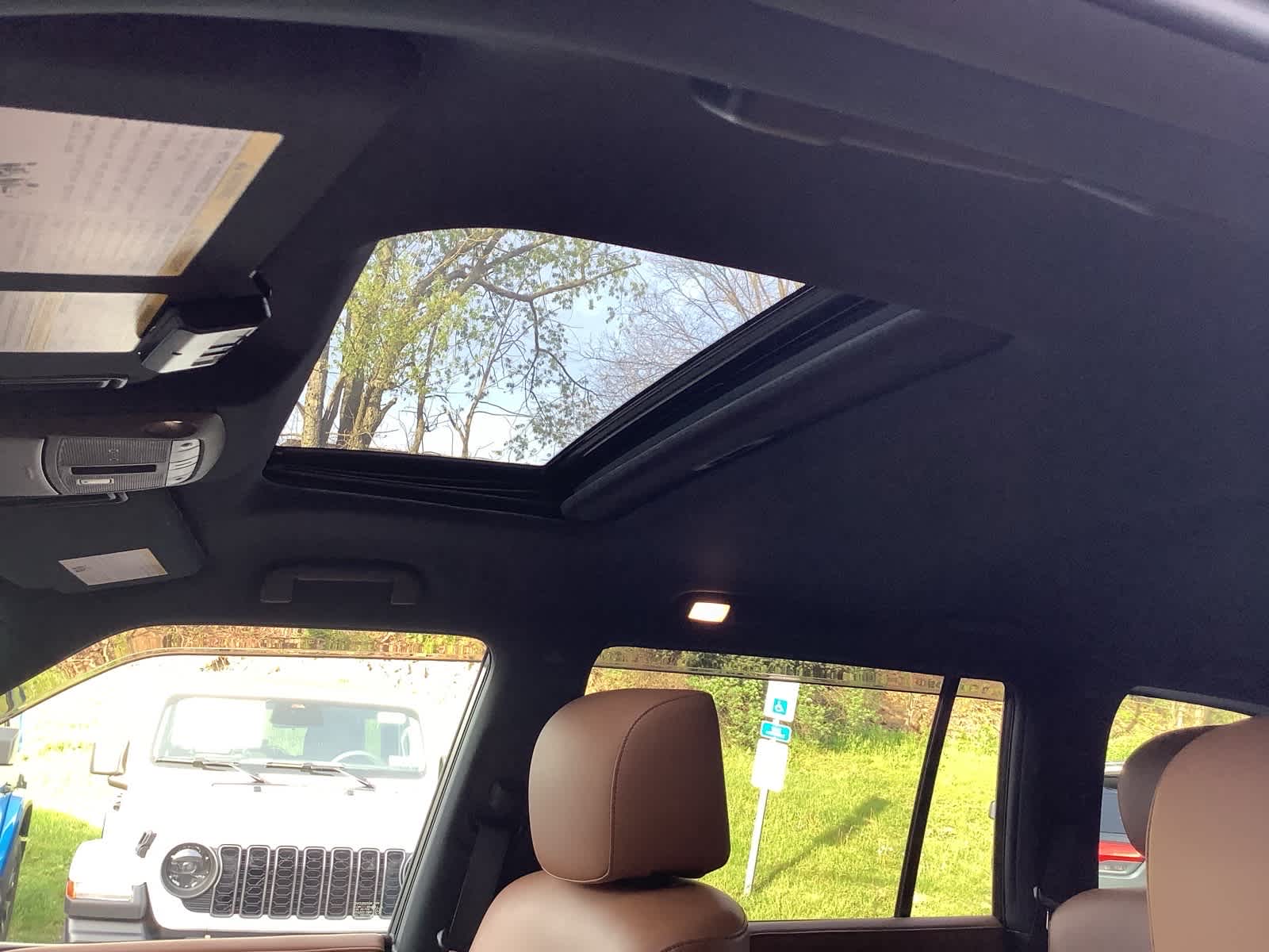 2023 INFINITI QX80 Sensory 4WD - Photo 18