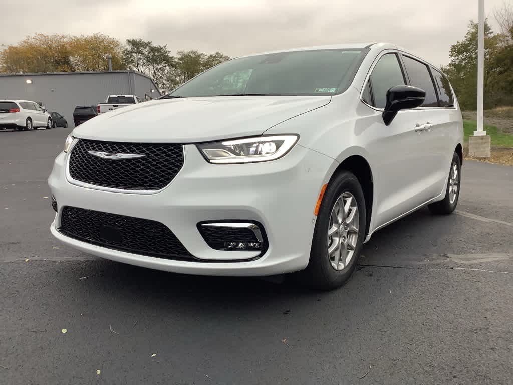 2026 Chrysler Pacifica Select - Photo 9