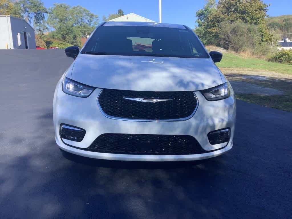 2026 Chrysler Pacifica Select - Photo 10