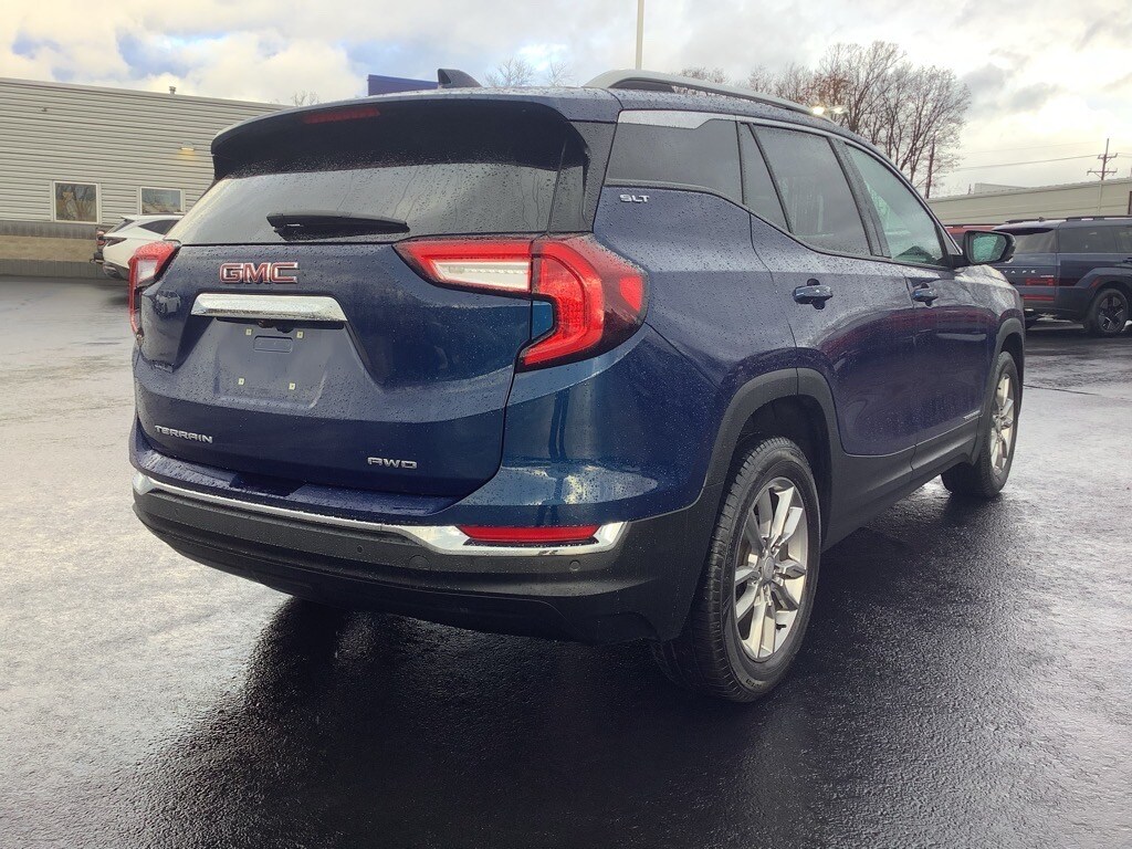 2022 Gmc Terrain SLT photo 2