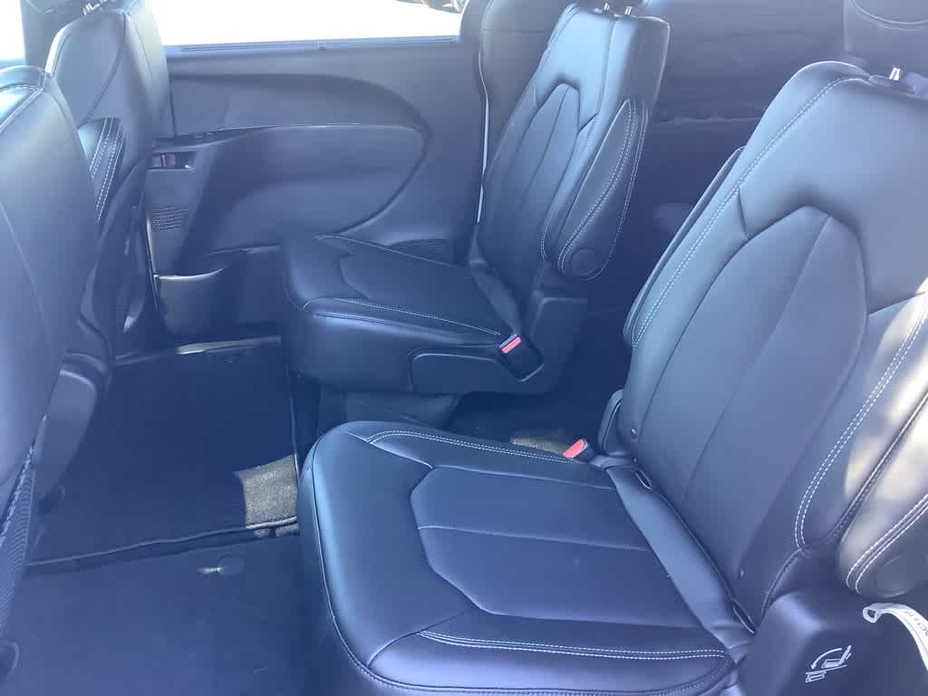 2026 Chrysler Pacifica Select - Photo 13