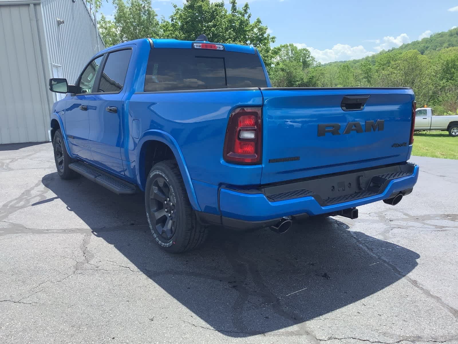 View vehicle photo 7