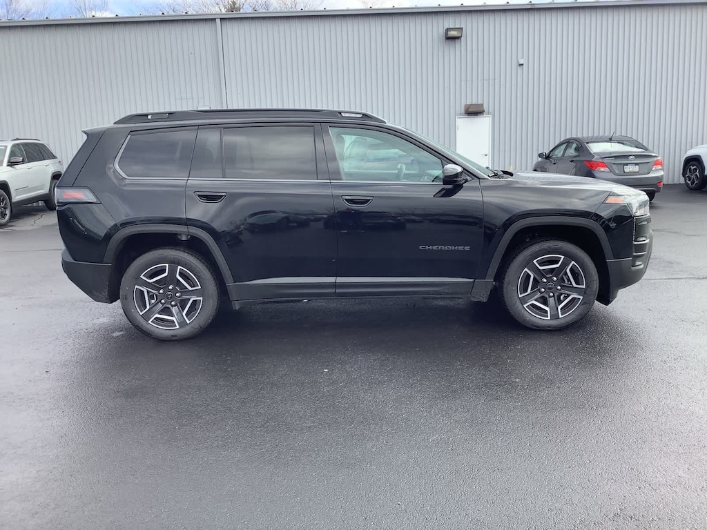 New 2026 Jeep Cherokee Laredo Sport Utility
