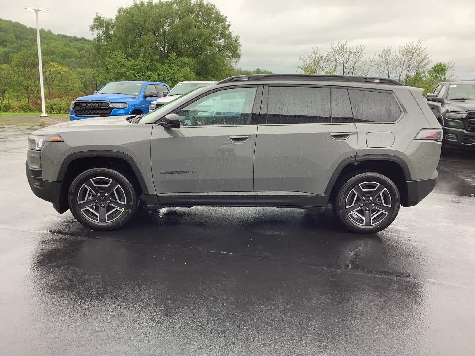 View vehicle photo 7