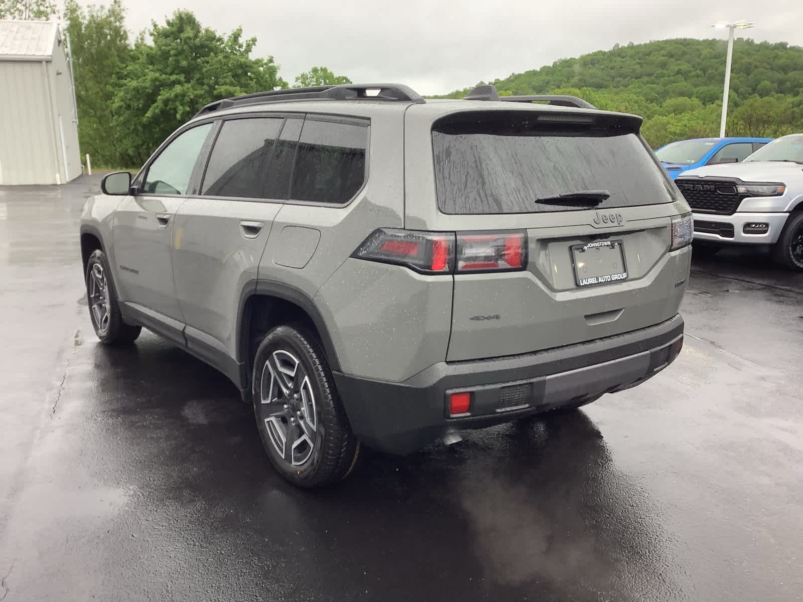 View vehicle photo 6