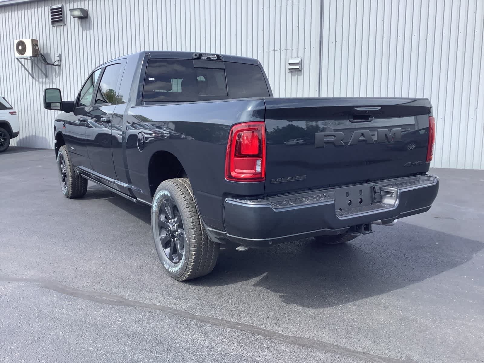 View vehicle photo 7