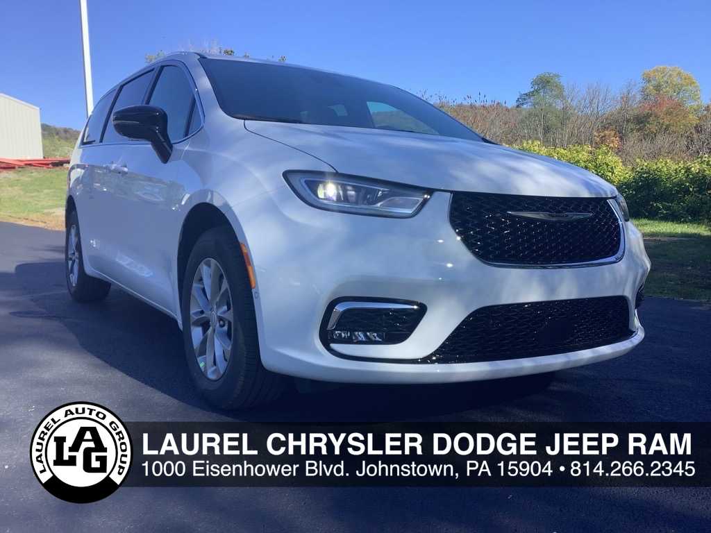 2026 Chrysler Pacifica Select AWD's photo