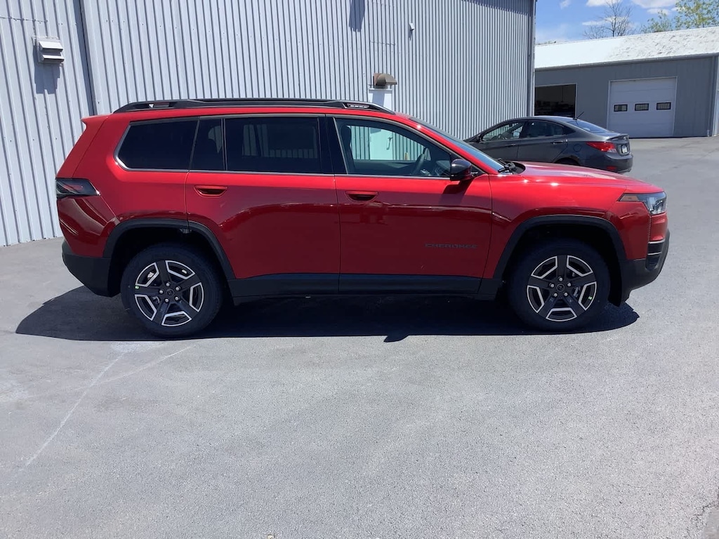 New 2026 Jeep Cherokee Laredo Sport Utility