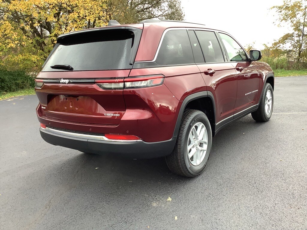 2025 Jeep Grand Cherokee Laredo photo 3