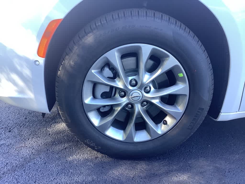 2026 Chrysler Pacifica Select - Photo 11