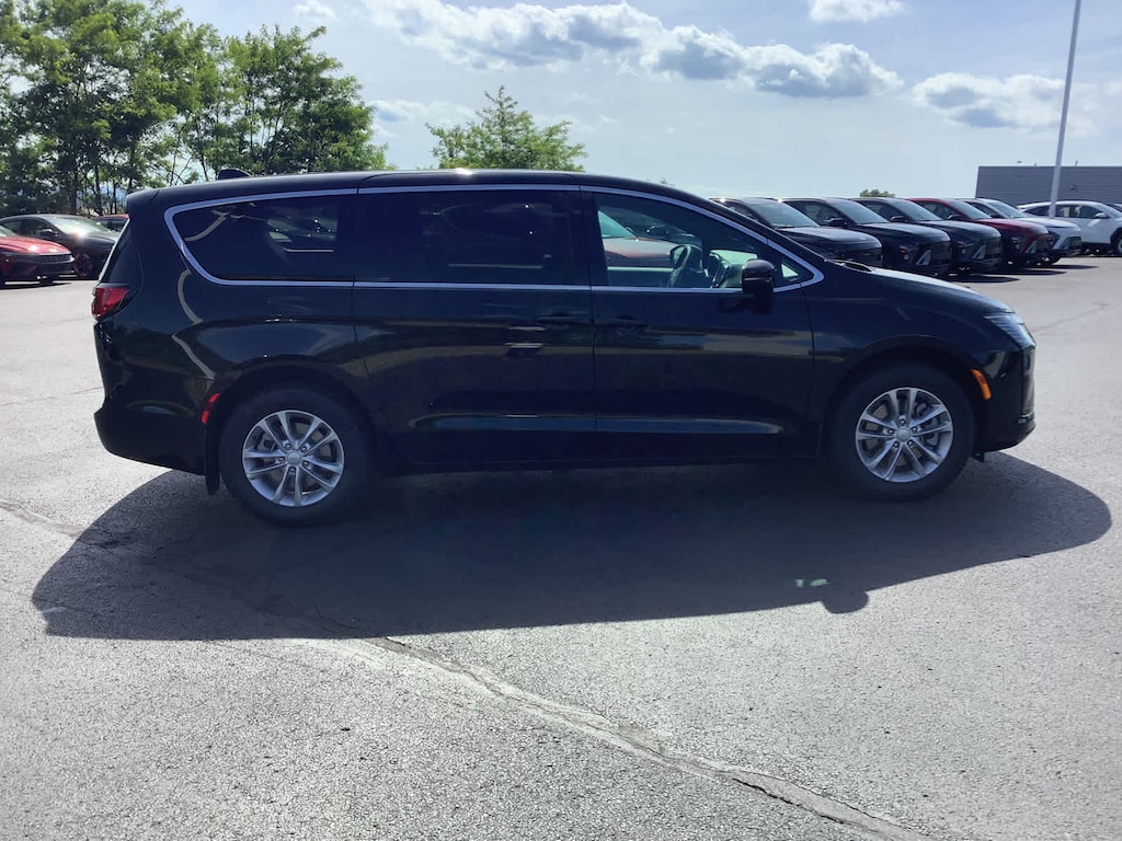 New 2027 Chrysler Pacifica Select Passenger Van