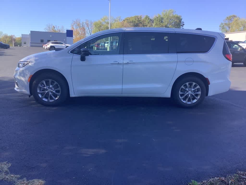 2026 Chrysler Pacifica Select - Photo 8