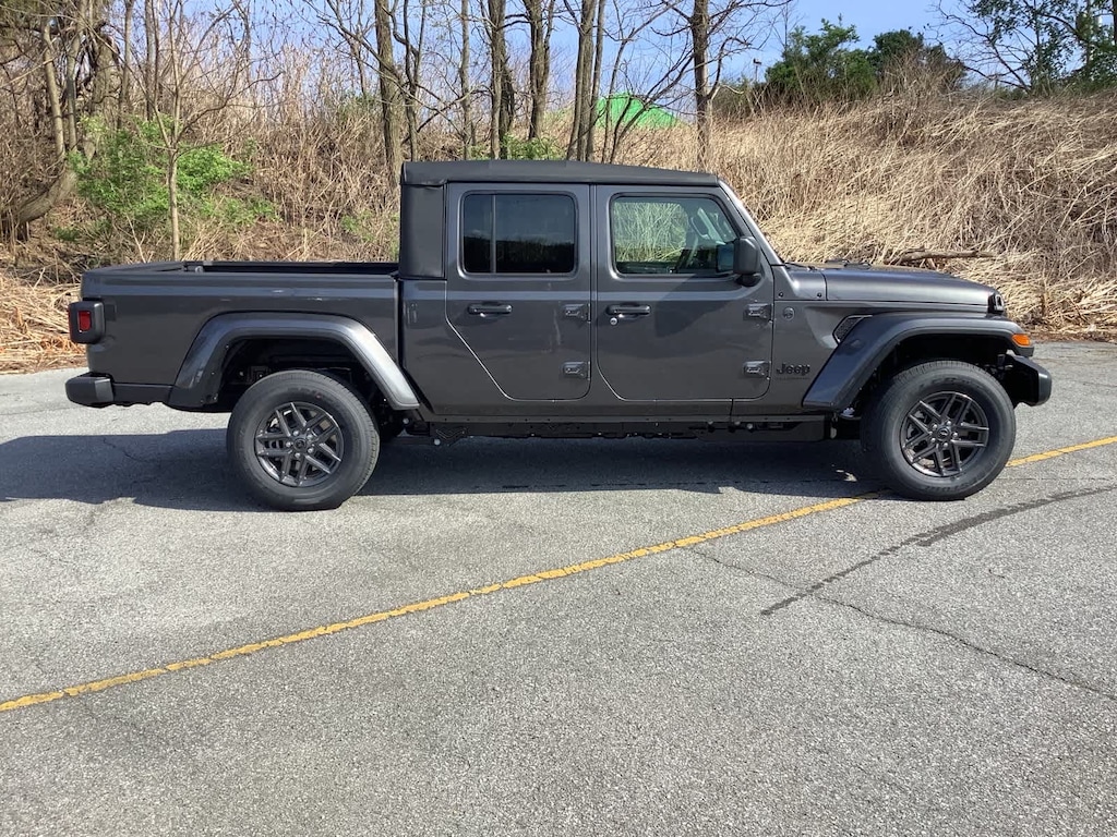 New 2026 Jeep Gladiator SPORT S 4X4 Pickup