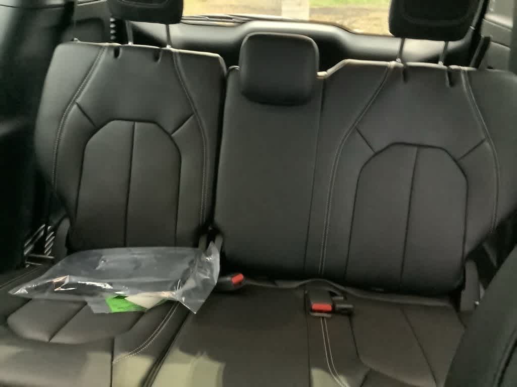 2026 Chrysler Pacifica Select - Photo 13
