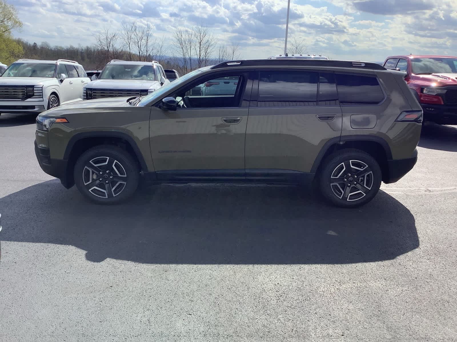 View vehicle photo 7