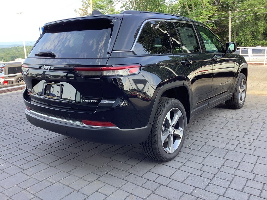 2025 Jeep Grand Cherokee Limited photo 2
