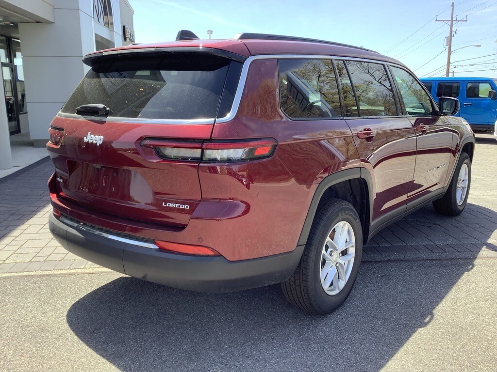 2025 Jeep Grand Cherokee Laredo photo 3